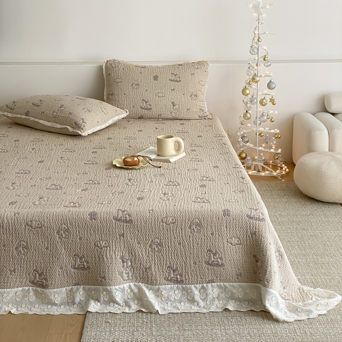 麻依 2026新款韩国花边床盖三件套系列 木马小熊-紫色