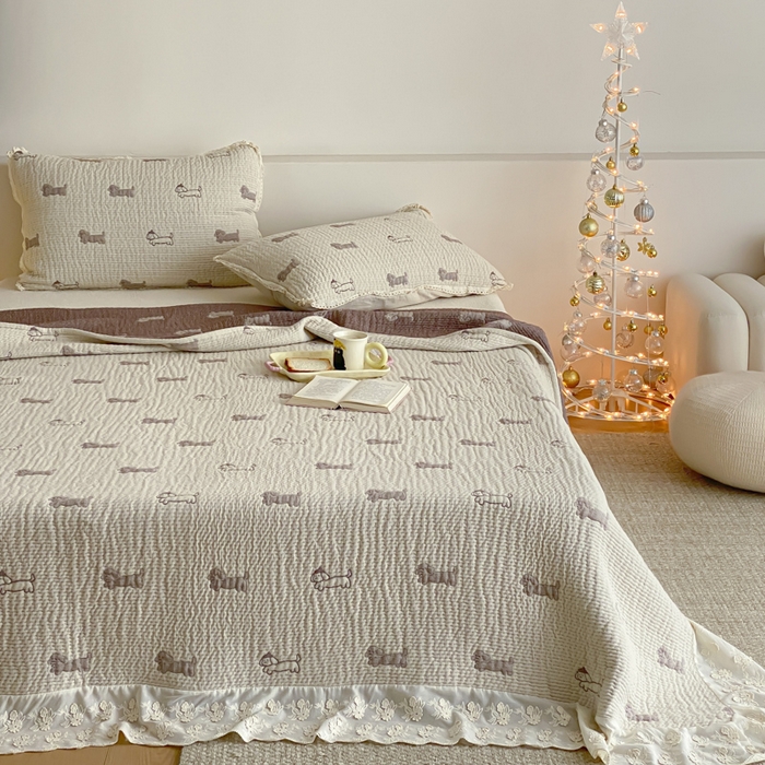 91家纺网 家纺一手货源 找家纺 麻依 2026新款韩国花边床盖三件套系列 皮皮小狗