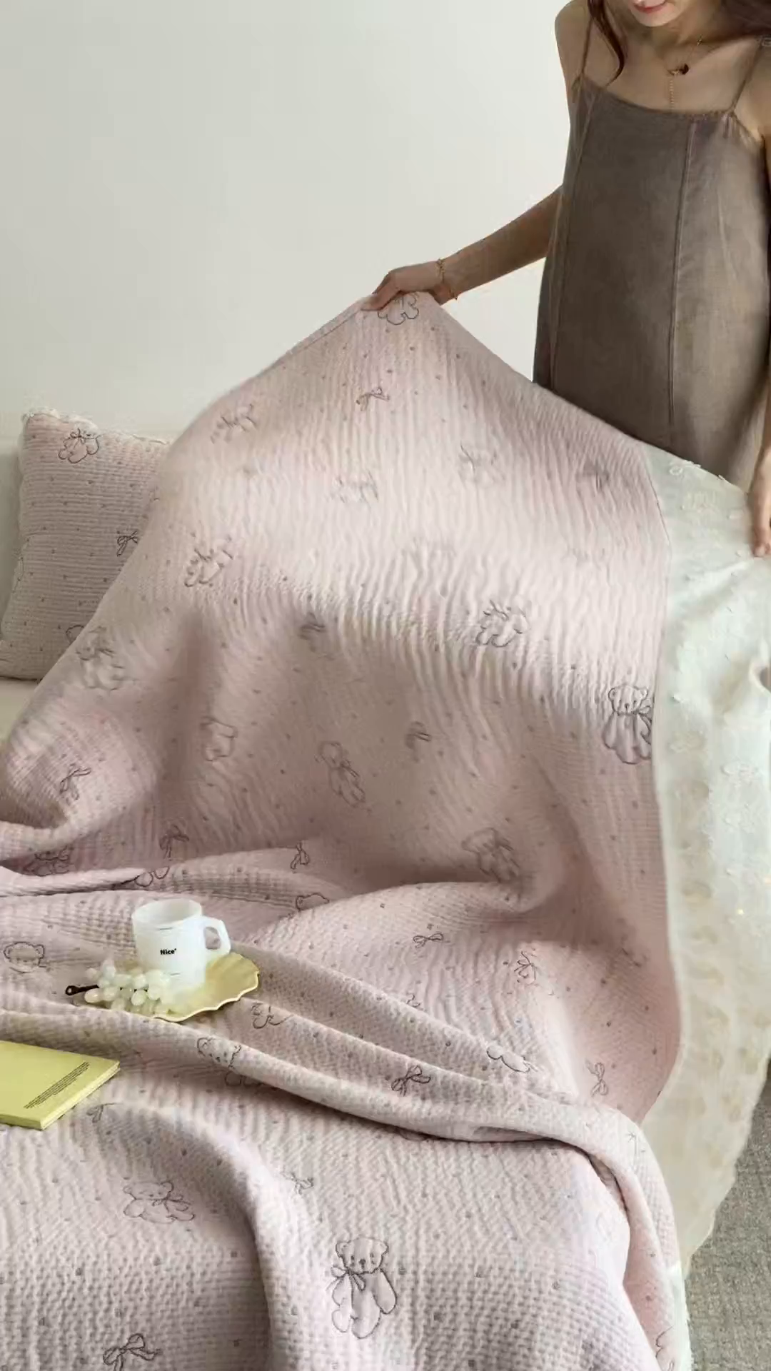 91家纺网 家纺一手货源 找家纺 麻依 2026新款韩国花边床盖三件套系列 丝带小熊-粉色