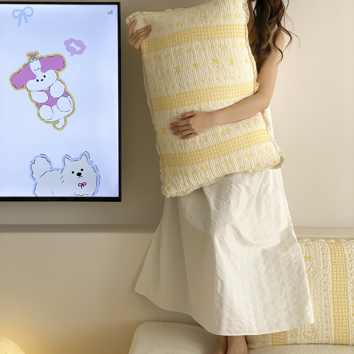 91家纺网 家纺一手货源 找家纺 麻依 2026新款韩国花边床盖三件套系列 甜心小猫-黄