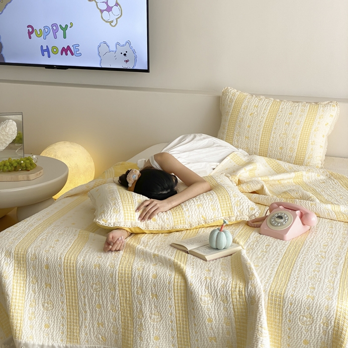 91家纺网 家纺一手货源 找家纺 麻依 2026新款韩国花边床盖三件套系列 甜心小猫-黄