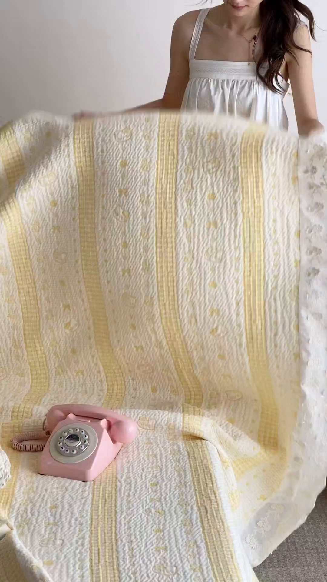 91家纺网 家纺一手货源 找家纺 麻依 2026新款韩国花边床盖三件套系列 甜心小猫-黄