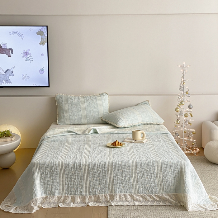 91家纺网 家纺一手货源 找家纺 麻依 2026新款韩国花边床盖三件套系列 甜心小猫-水蓝