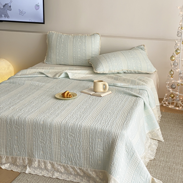 91家纺网 家纺一手货源 找家纺 麻依 2026新款韩国花边床盖三件套系列 甜心小猫-水蓝