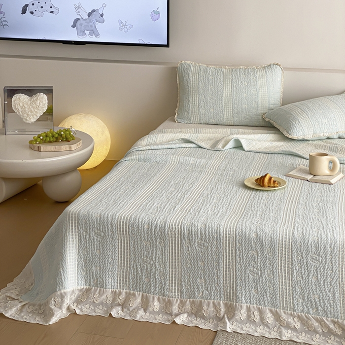 91家纺网 家纺一手货源 找家纺 麻依 2026新款韩国花边床盖三件套系列 甜心小猫-水蓝