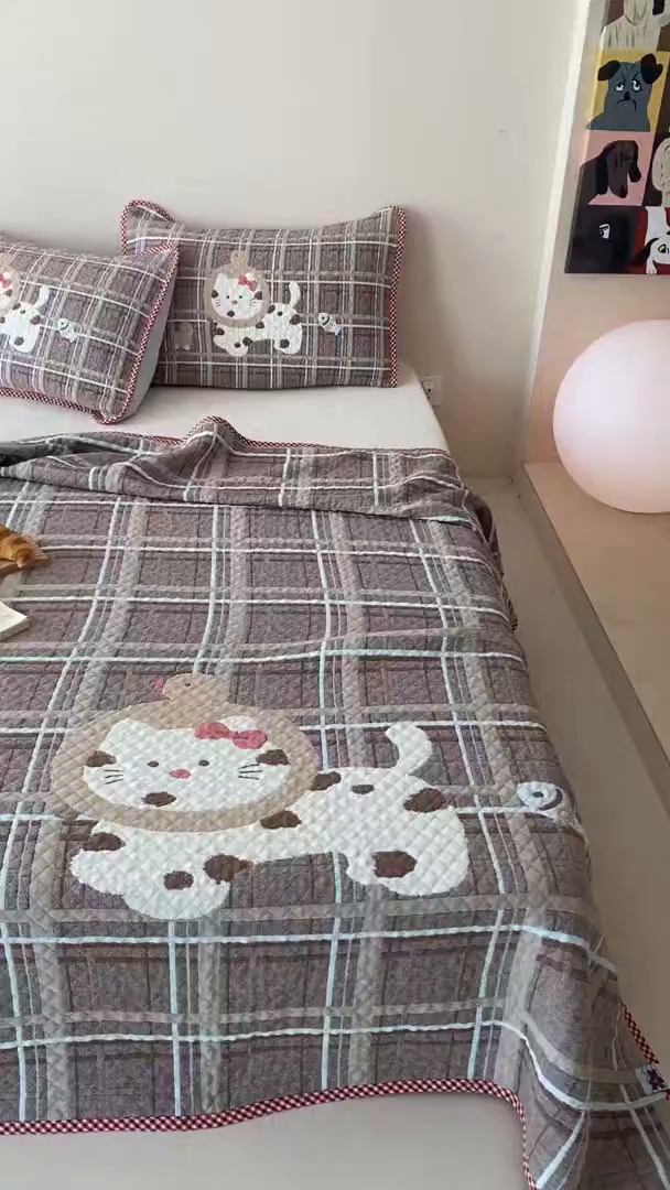 91家纺网 家纺一手货源 找家纺 麻依 2026新款软萌纱布床盖三件套系列 斑点小猫