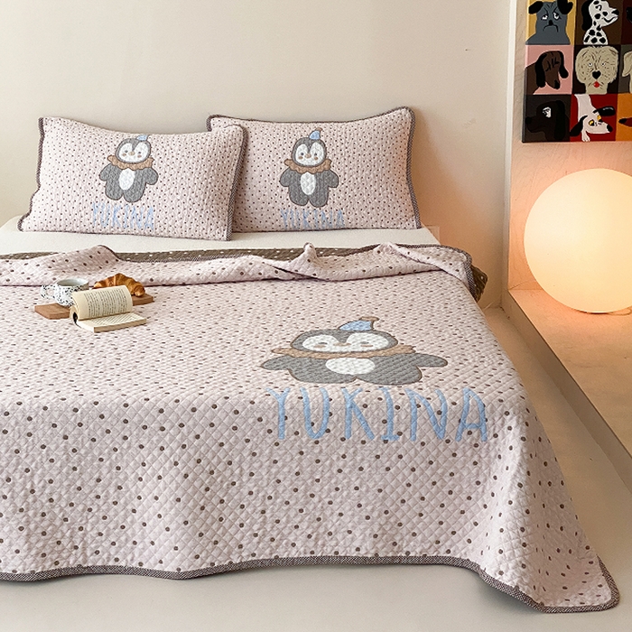 91家纺网 家纺一手货源 找家纺 麻依 2026新款软萌纱布床盖三件套系列 豆豆企鹅