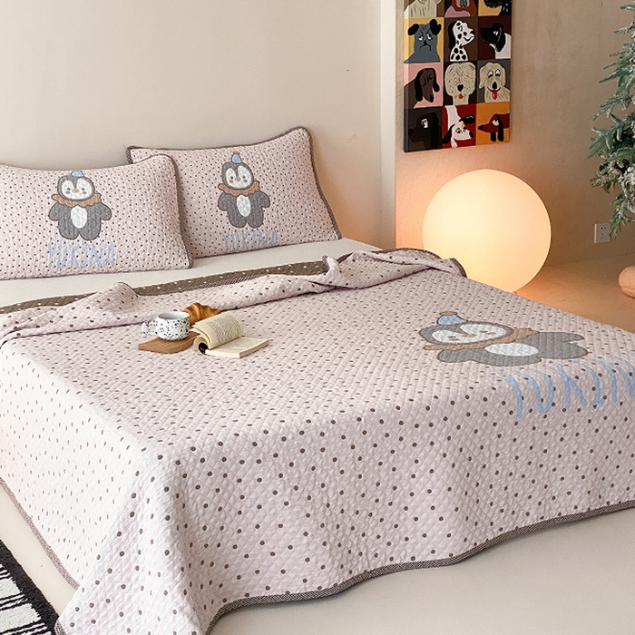 91家纺网 家纺一手货源 找家纺 麻依 2026新款软萌纱布床盖三件套系列 豆豆企鹅