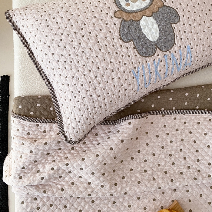 91家纺网 家纺一手货源 找家纺 麻依 2026新款软萌纱布床盖三件套系列 豆豆企鹅