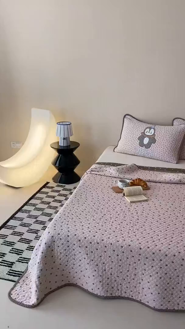 91家纺网 家纺一手货源 找家纺 麻依 2026新款软萌纱布床盖三件套系列 豆豆企鹅