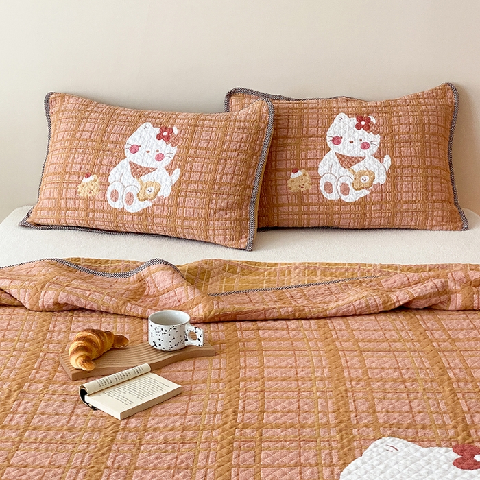 91家纺网 家纺一手货源 找家纺 麻依 2026新款软萌纱布床盖三件套系列 胖胖猫