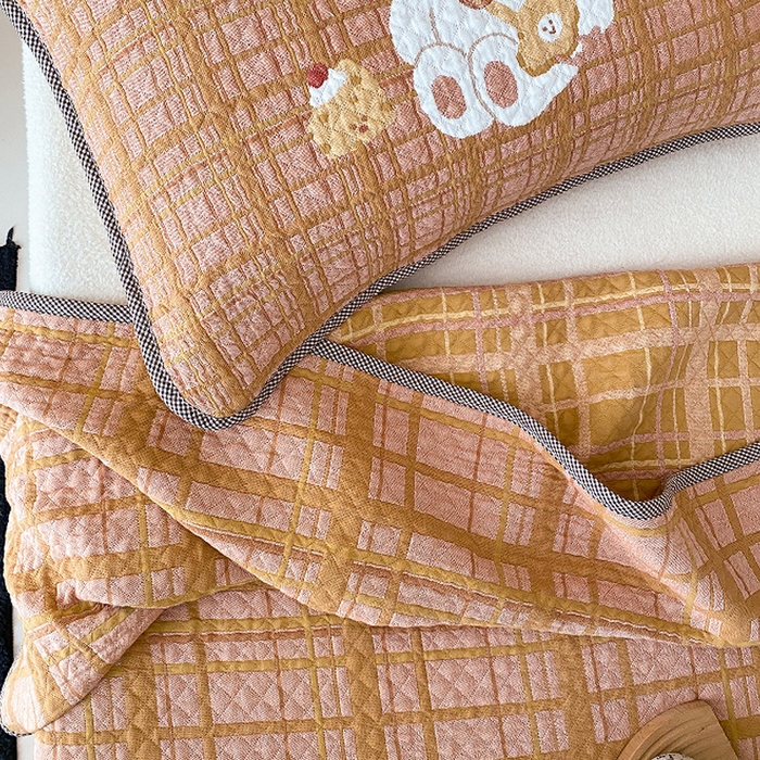 91家纺网 家纺一手货源 找家纺 麻依 2026新款软萌纱布床盖三件套系列 胖胖猫