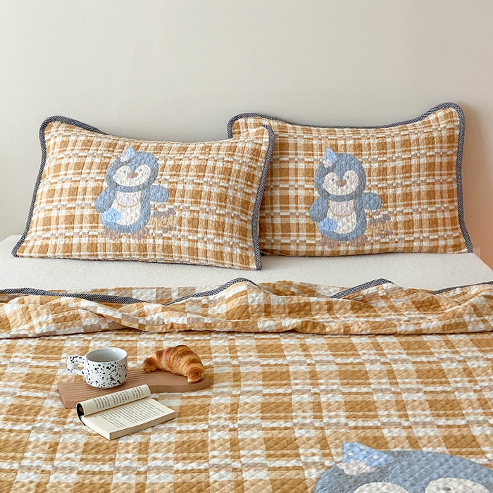 91家纺网 家纺一手货源 找家纺 麻依 2026新款软萌纱布床盖三件套系列 胖胖企鹅