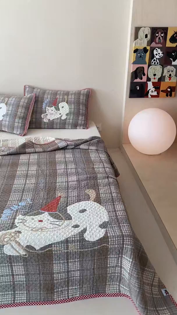 91家纺网 家纺一手货源 找家纺 麻依 2026新款软萌纱布床盖三件套系列 玩耍小咪