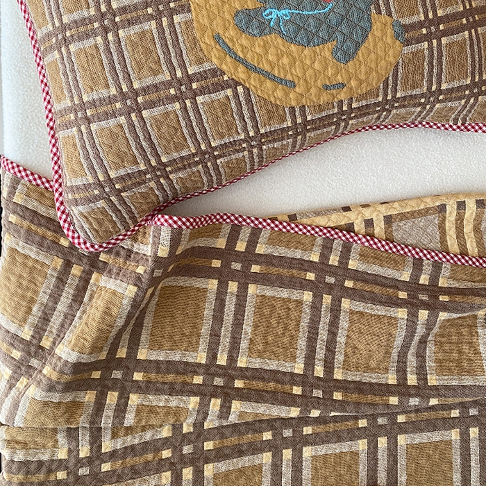 91家纺网 家纺一手货源 找家纺 麻依 2026新款软萌纱布床盖三件套系列 香蕉小猫