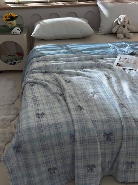 91家纺网 家纺一手货源 找家纺 宝宝纱被业 2026新款A类氨纶凉感丝夏被冰淇淋空调被西瓜夏凉被直播 格子蝴蝶结