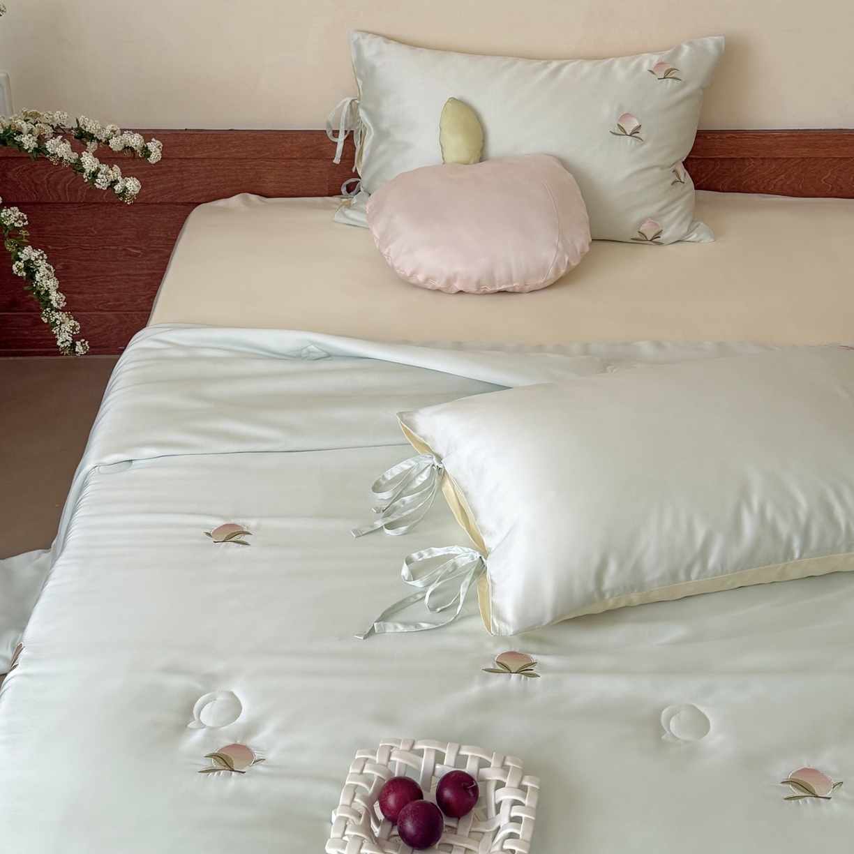 91家纺网 家纺一手货源 找家纺 （总）鹿班家居 2026新款60S兰精天丝刺绣夏被夏凉被空调被-粉色桃桃（标准会员-20元）