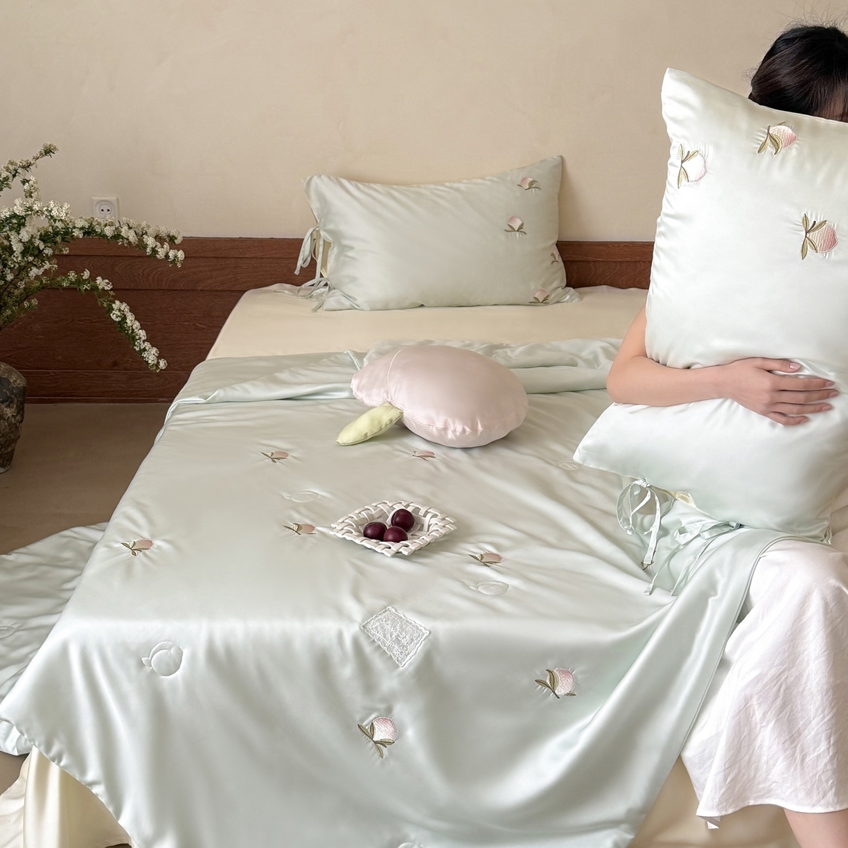 91家纺网 家纺一手货源 找家纺 鹿班家居 2026新款60S兰精天丝刺绣夏被夏凉被空调被-粉色桃桃（标准会员-20元） 粉色桃桃-薄荷色