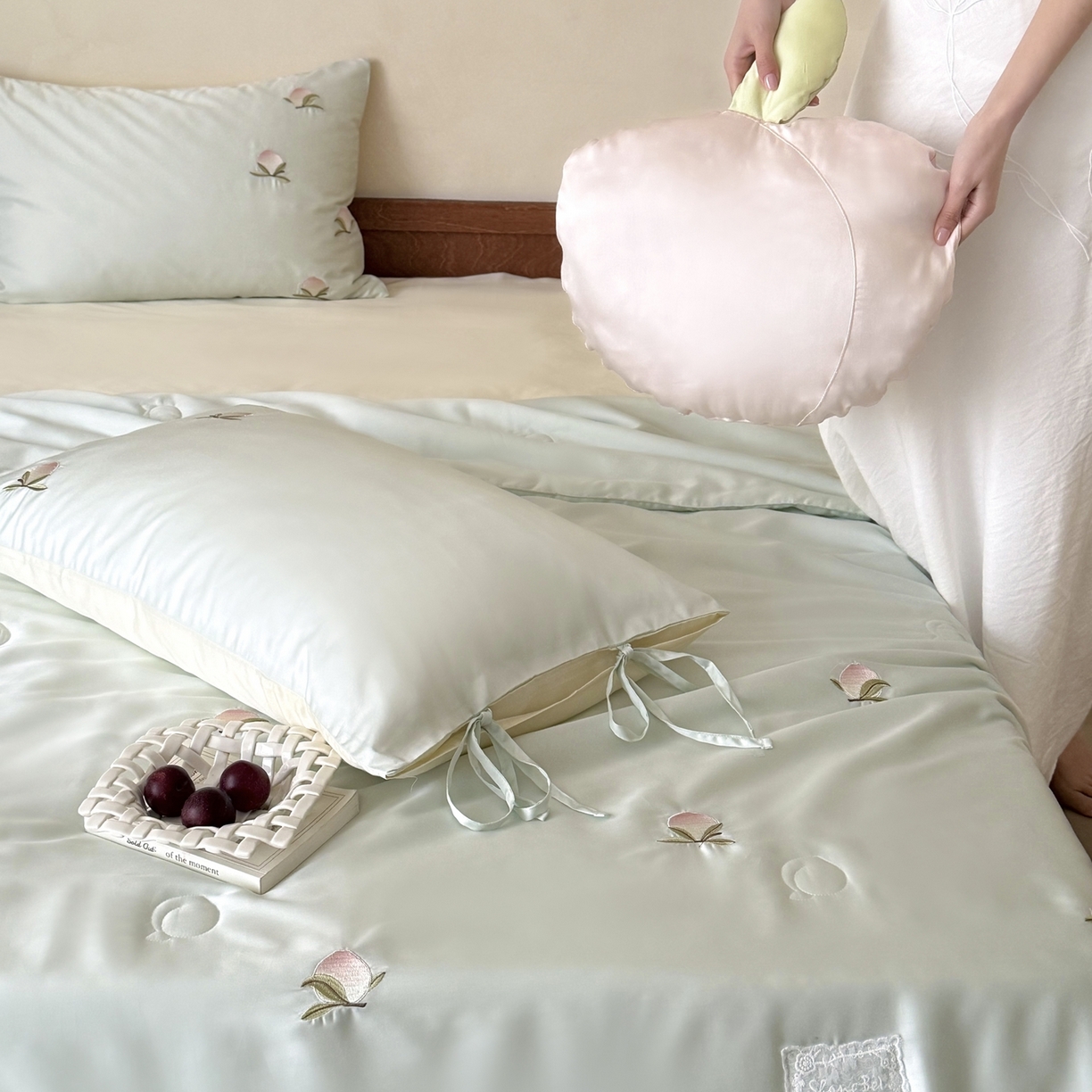 91家纺网 家纺一手货源 找家纺 鹿班家居 2026新款60S兰精天丝刺绣夏被夏凉被空调被-粉色桃桃（标准会员-20元） 粉色桃桃-薄荷色