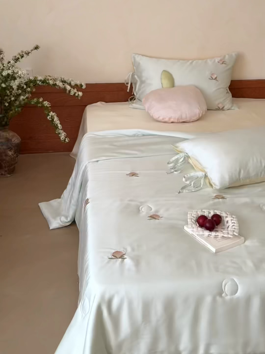 91家纺网 家纺一手货源 找家纺 鹿班家居 2026新款60S兰精天丝刺绣夏被夏凉被空调被-粉色桃桃（标准会员-20元） 粉色桃桃-薄荷色