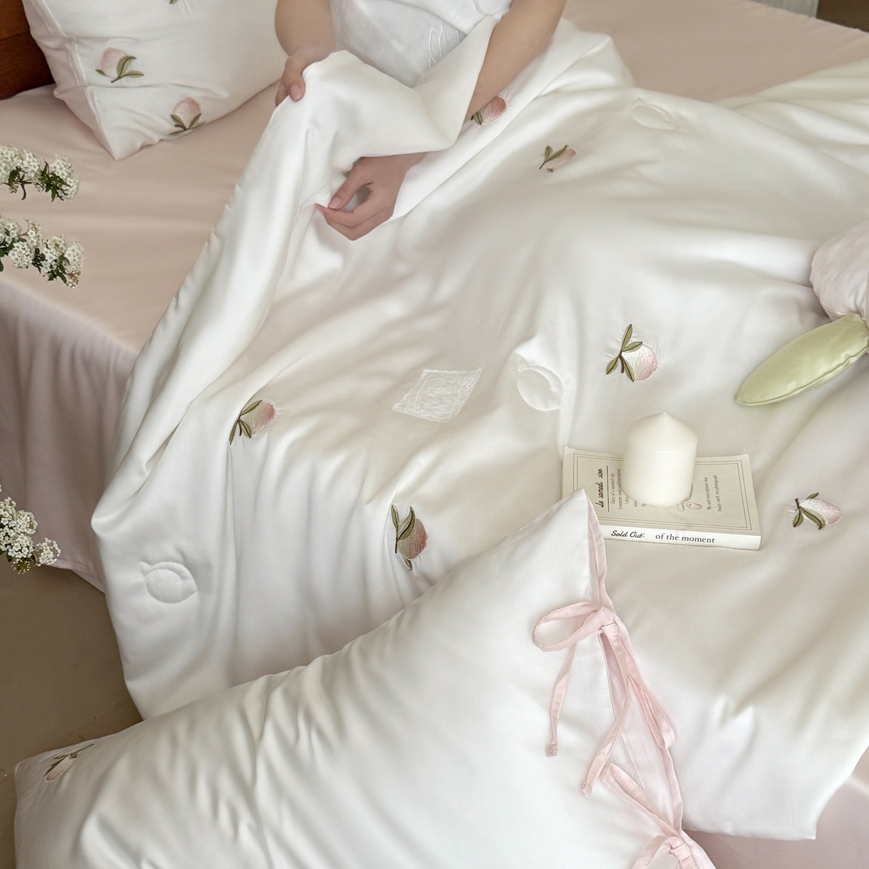 91家纺网 家纺一手货源 找家纺 鹿班家居 2026新款60S兰精天丝刺绣夏被夏凉被空调被-粉色桃桃（标准会员-20元） 粉色桃桃-粉色