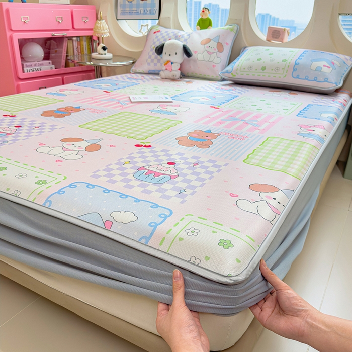 91家纺网 家纺一手货源 找家纺 丝羽坊 2026新款小版印花碳光冰丝凉席床笠款 小甜心