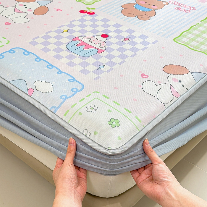 91家纺网 家纺一手货源 找家纺 丝羽坊 2026新款小版印花碳光冰丝凉席床笠款 小甜心