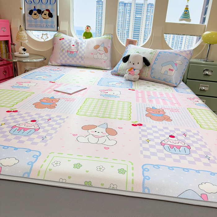 91家纺网 家纺一手货源 找家纺 丝羽坊 2026新款小版印花碳光冰丝凉席床笠款 小甜心