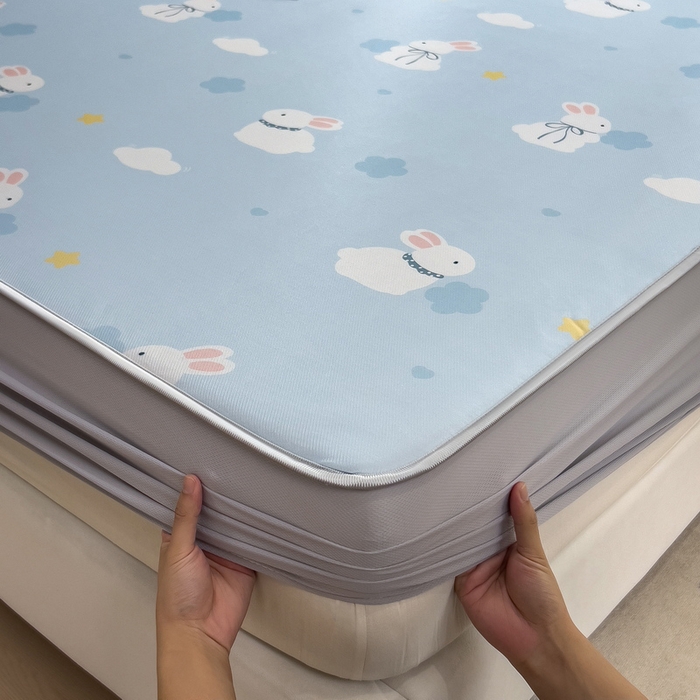 91家纺网 家纺一手货源 找家纺 丝羽坊 2026新款小版印花碳光冰丝凉席床笠款 兔宝