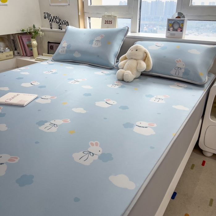 91家纺网 家纺一手货源 找家纺 丝羽坊 2026新款小版印花碳光冰丝凉席床笠款 兔宝