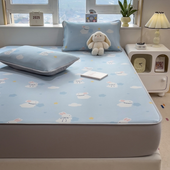 91家纺网 家纺一手货源 找家纺 丝羽坊 2026新款小版印花碳光冰丝凉席床笠款 兔宝