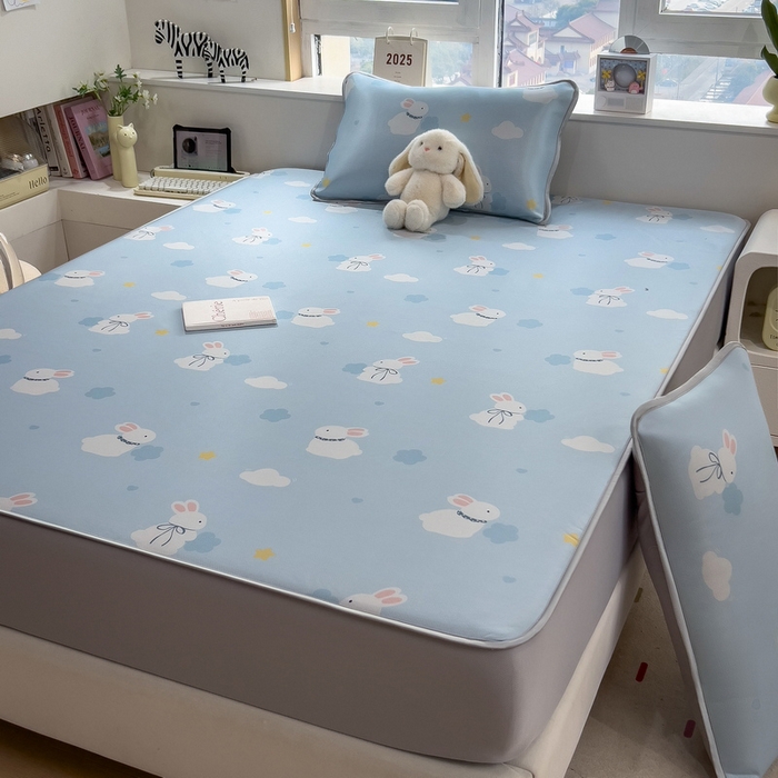 91家纺网 家纺一手货源 找家纺 丝羽坊 2026新款小版印花碳光冰丝凉席床笠款 兔宝