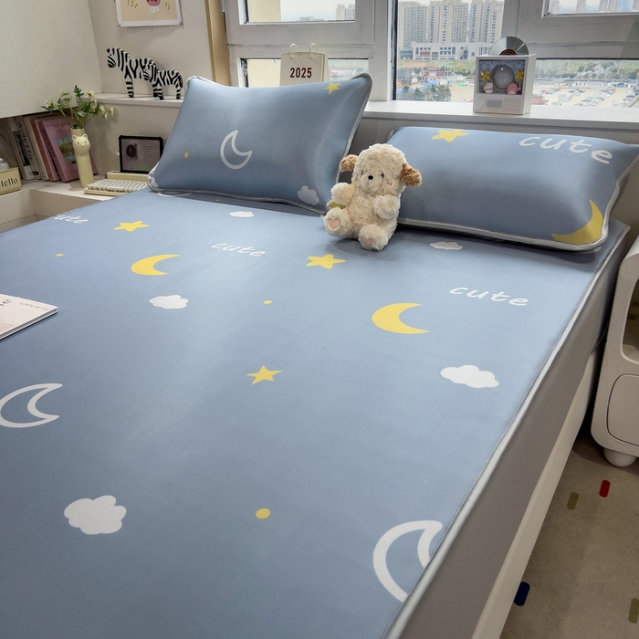 91家纺网 家纺一手货源 找家纺 丝羽坊 2026新款小版印花碳光冰丝凉席床笠款 星光灿烂