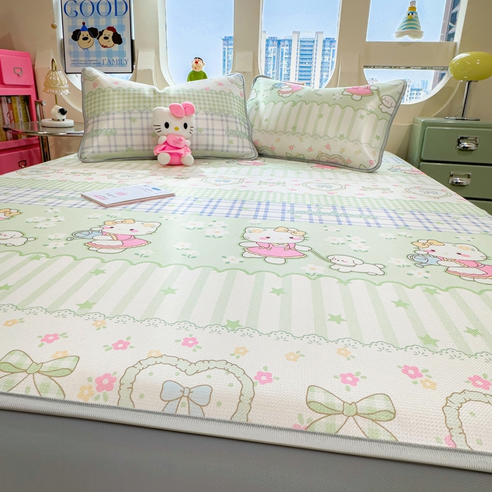 91家纺网 家纺一手货源 找家纺 丝羽坊 2026新款小版印花碳光冰丝凉席床笠款 春日猫记