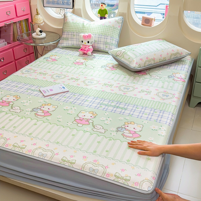 91家纺网 家纺一手货源 找家纺 丝羽坊 2026新款小版印花碳光冰丝凉席床笠款 春日猫记