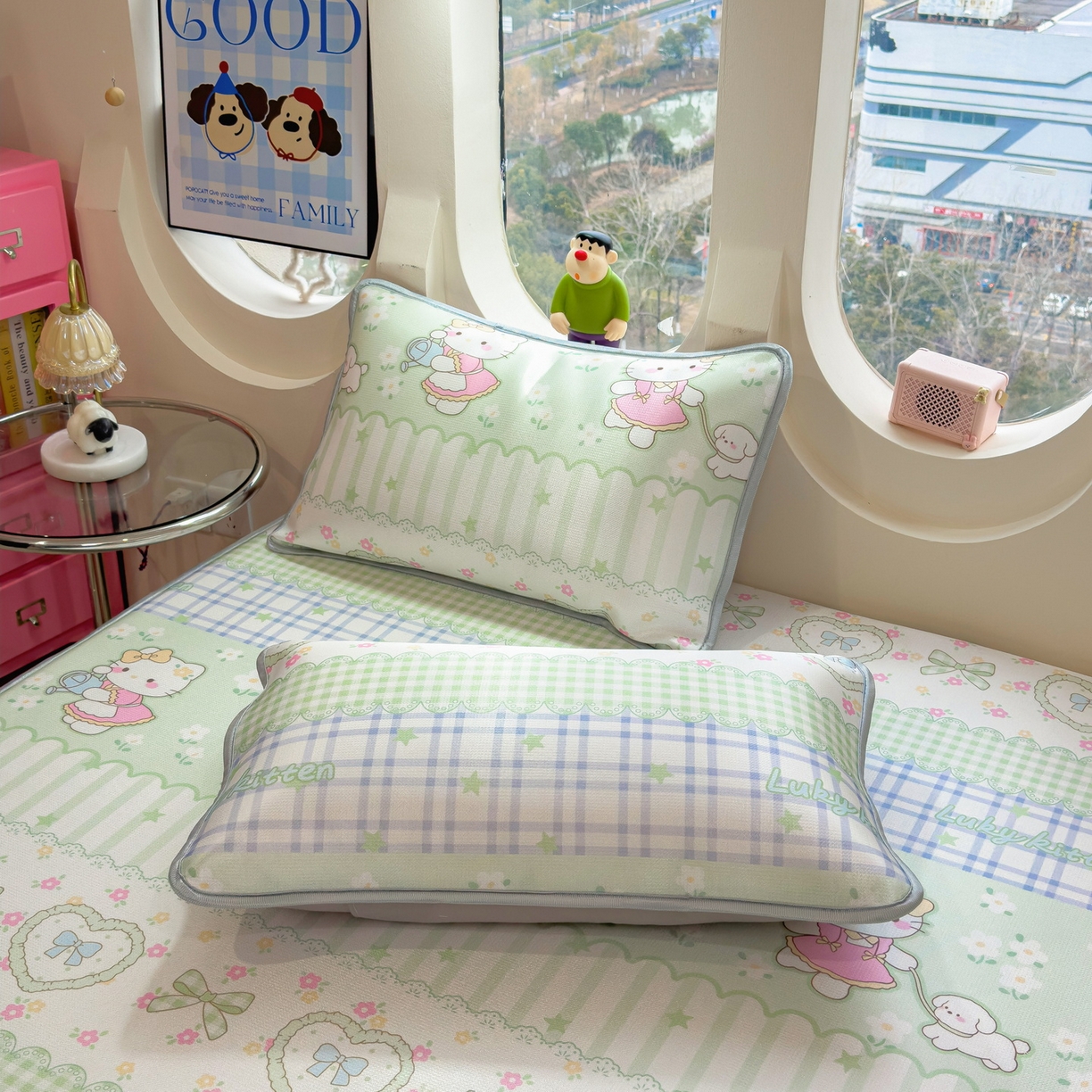 91家纺网 家纺一手货源 找家纺 丝羽坊 2026新款小版印花碳光冰丝凉席床笠款 春日猫记