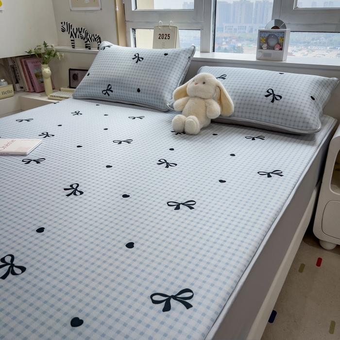 91家纺网 家纺一手货源 找家纺 丝羽坊 2026新款小版印花碳光冰丝凉席床笠款 黑蝴蝶