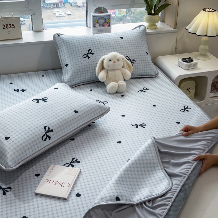 91家纺网 家纺一手货源 找家纺 丝羽坊 2026新款小版印花碳光冰丝凉席床笠款 黑蝴蝶