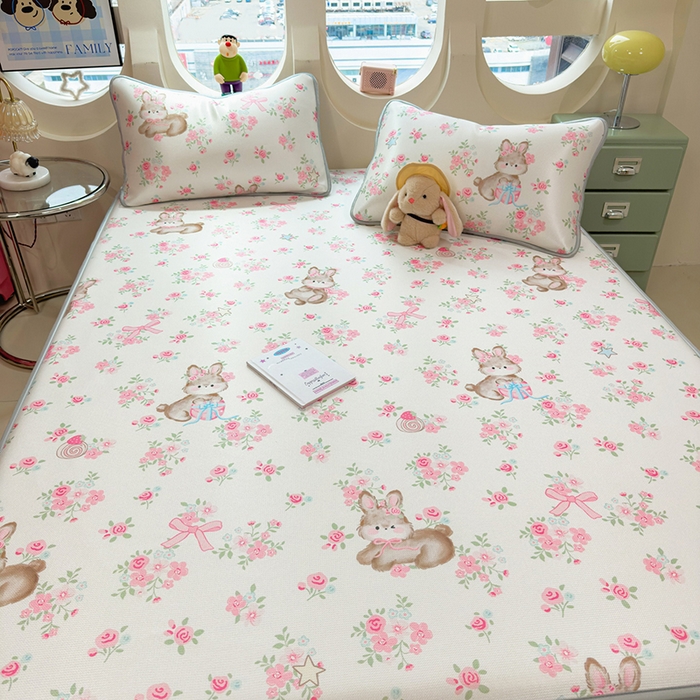 91家纺网 家纺一手货源 找家纺 丝羽坊 2026新款小版印花碳光冰丝凉席床笠款 花甜猫