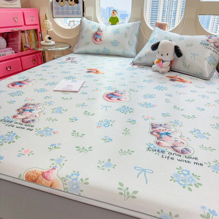 91家纺网 家纺一手货源 找家纺 丝羽坊 2026新款小版印花碳光冰丝凉席床笠款 猫叙花间