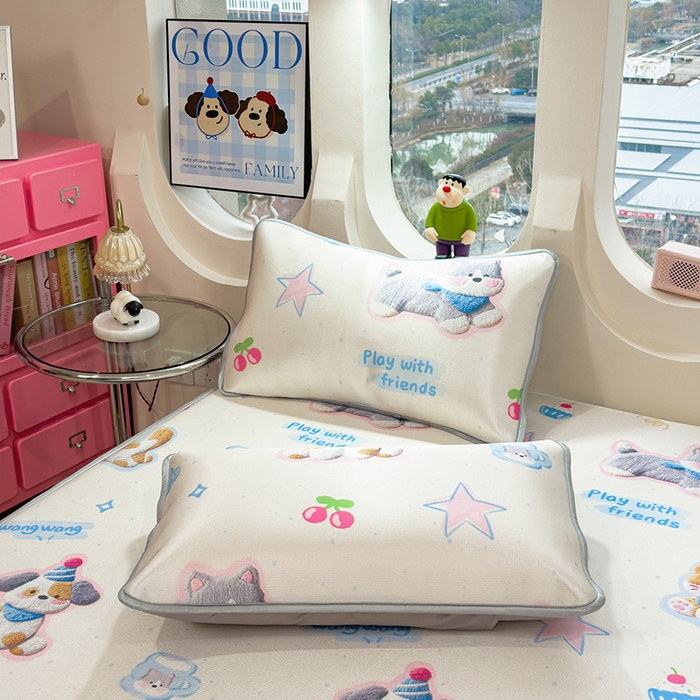 91家纺网 家纺一手货源 找家纺 丝羽坊 2026新款小版印花碳光冰丝凉席床笠款 萌宠甜心