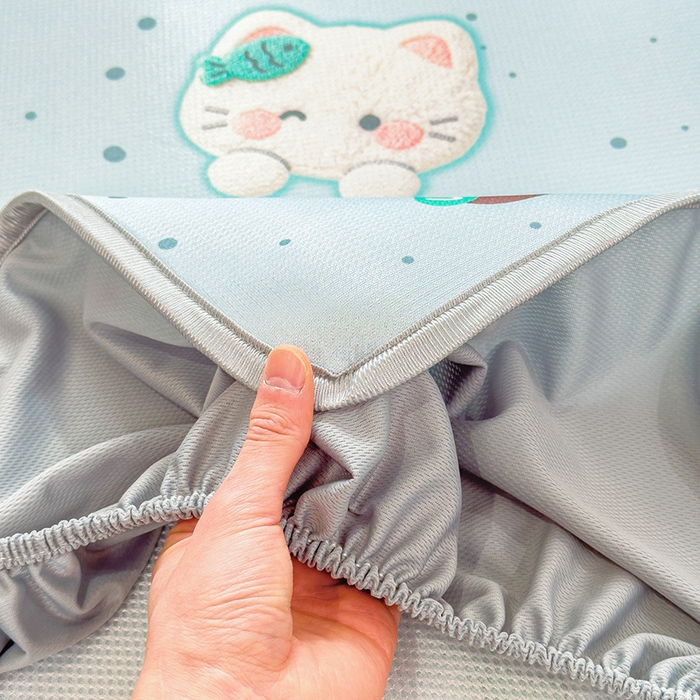 91家纺网 家纺一手货源 找家纺 丝羽坊 2026新款小版印花碳光冰丝凉席床笠款 小犬时光