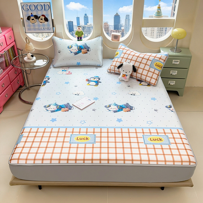 91家纺网 家纺一手货源 找家纺 丝羽坊 2026新款小版印花碳光冰丝凉席床笠款 幸运企鹅