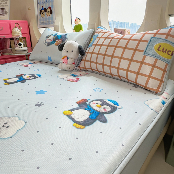 91家纺网 家纺一手货源 找家纺 丝羽坊 2026新款小版印花碳光冰丝凉席床笠款 幸运企鹅