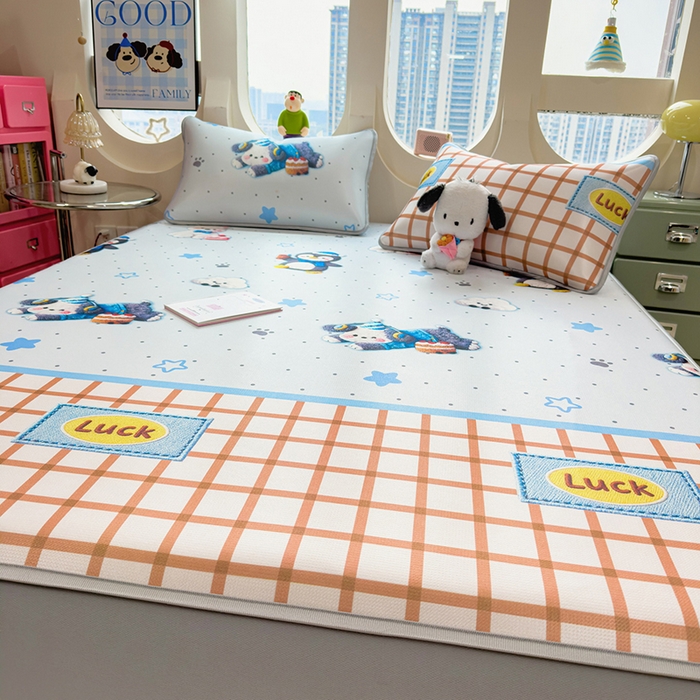 91家纺网 家纺一手货源 找家纺 丝羽坊 2026新款小版印花碳光冰丝凉席床笠款 幸运企鹅