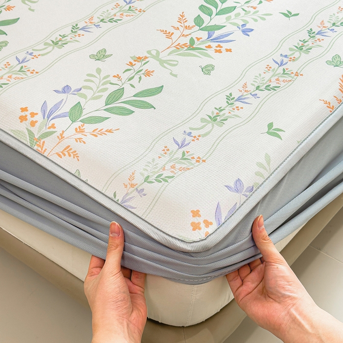 91家纺网 家纺一手货源 找家纺 丝羽坊 2026新款小版印花碳光冰丝凉席床笠款 叶语