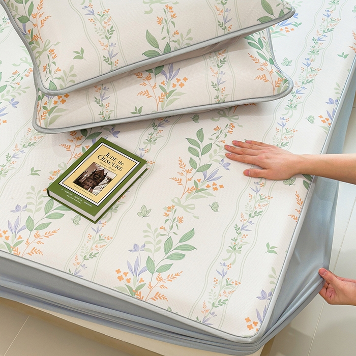 91家纺网 家纺一手货源 找家纺 丝羽坊 2026新款小版印花碳光冰丝凉席床笠款 叶语