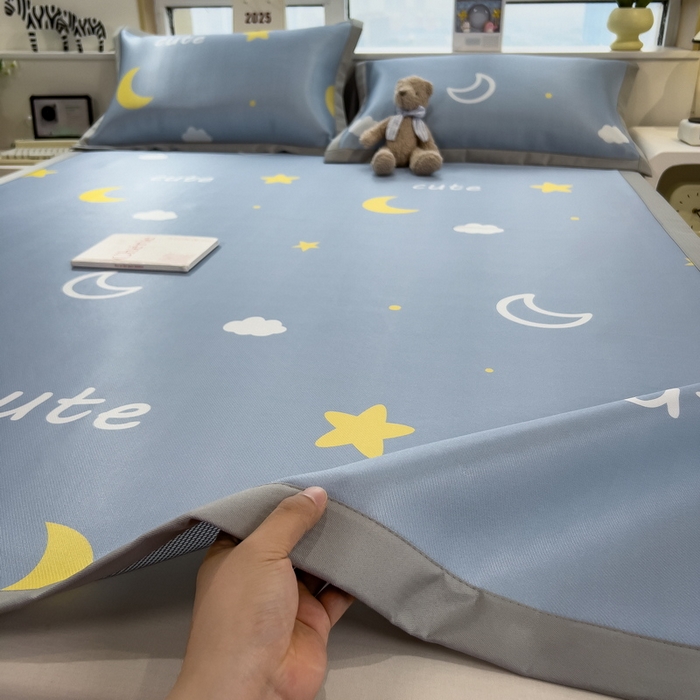 91家纺网 家纺一手货源 找家纺 丝羽坊 2026新款小版印花碳光冰丝凉席平铺款 星光灿烂