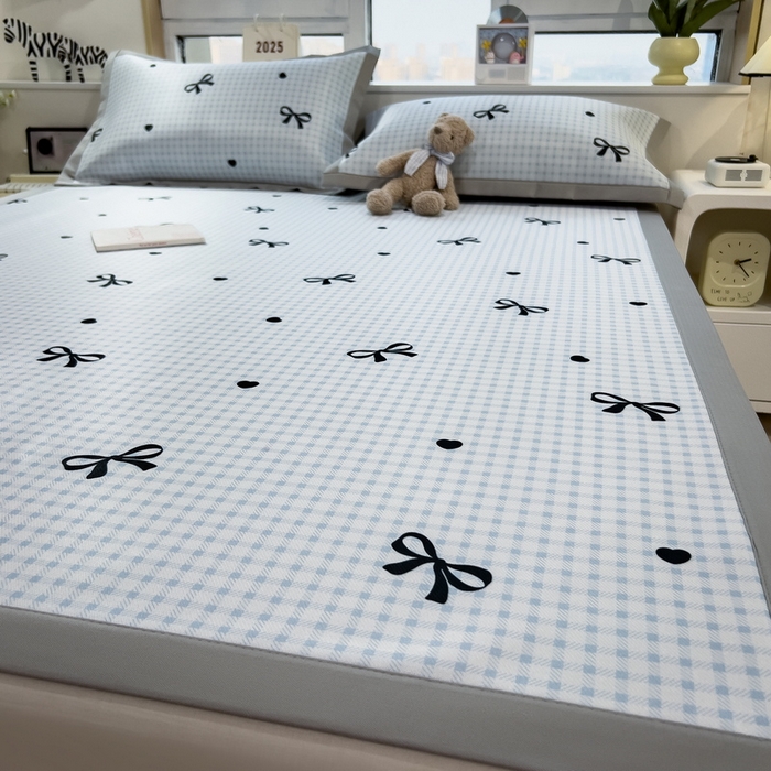 91家纺网 家纺一手货源 找家纺 丝羽坊 2026新款小版印花碳光冰丝凉席平铺款 黑蝴蝶