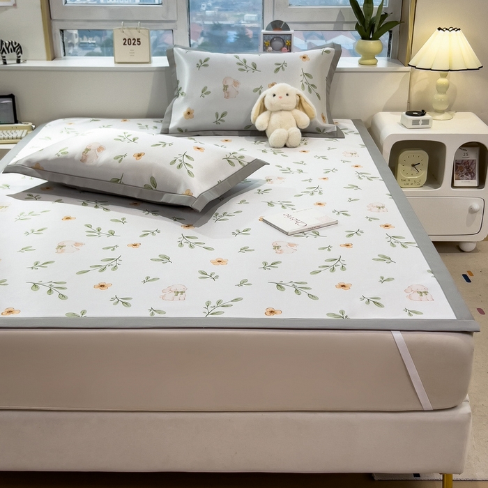 91家纺网 家纺一手货源 找家纺 丝羽坊 2026新款小版印花碳光冰丝凉席平铺款 绿叶